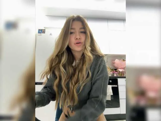 Live sex webcam photo for Pekkaboo #277050966