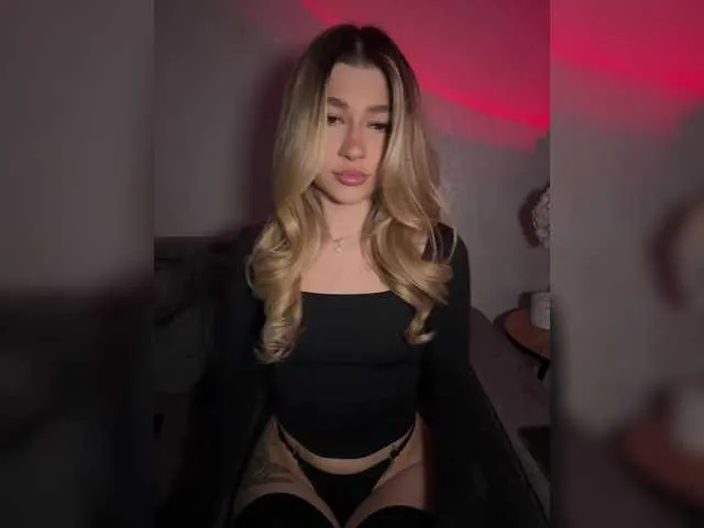 Live sex webcam photo for Pekkaboo #290845939