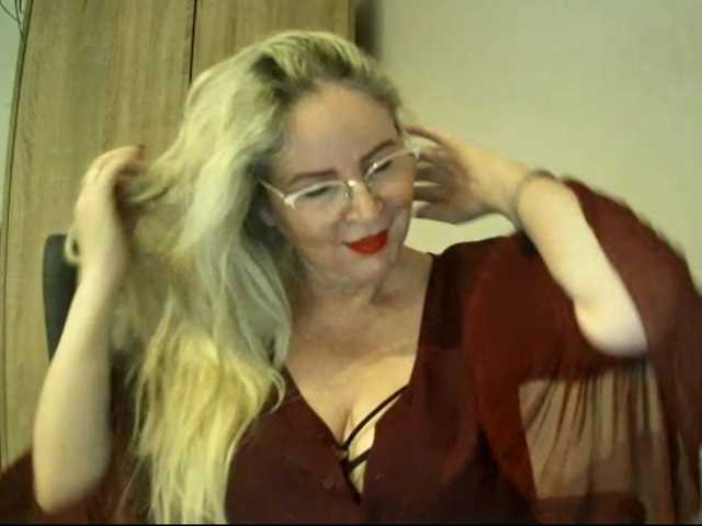 Live sex webcam photo for PenelopeJoy #272939520