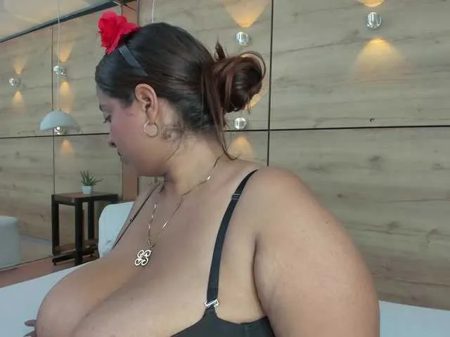 Live sex webcam photo for PenelopeRusso #292092360