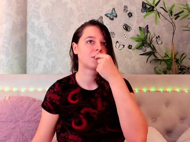 Live sex webcam photo for PennyDolce #276733137