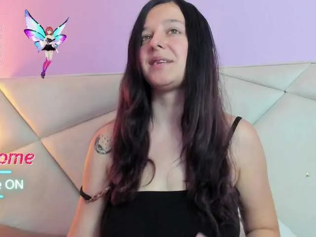 Live sex webcam photo for PennyDolce #291333417