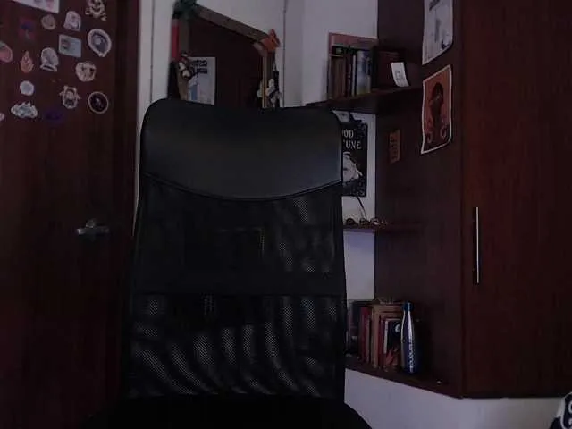 Live sex webcam photo for PepperLara #276609181