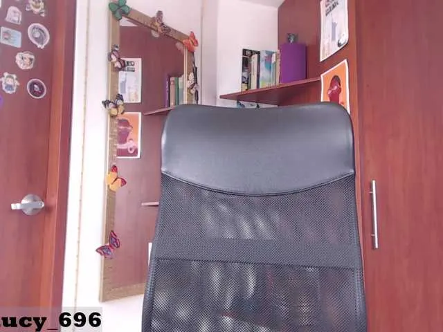 Live sex webcam photo for PepperLara #277596100