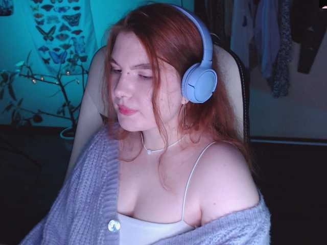 Live sex webcam photo for PerfectBlueLu #277877316