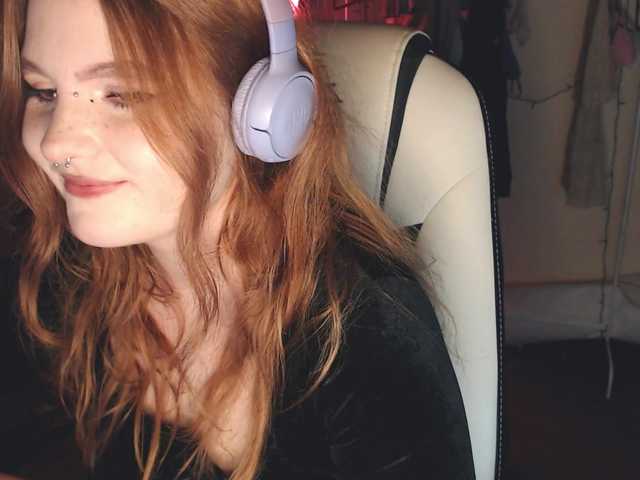 Live sex webcam photo for PerfectBlueLu #289647679