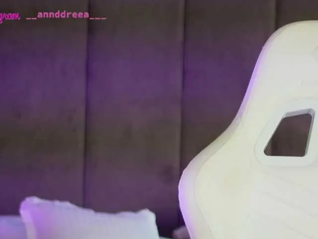 Live sex webcam photo for PerfectT33n #292128530