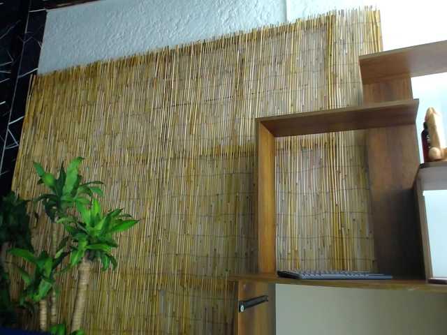 Live sex webcam photo for Perla-899 #278037674