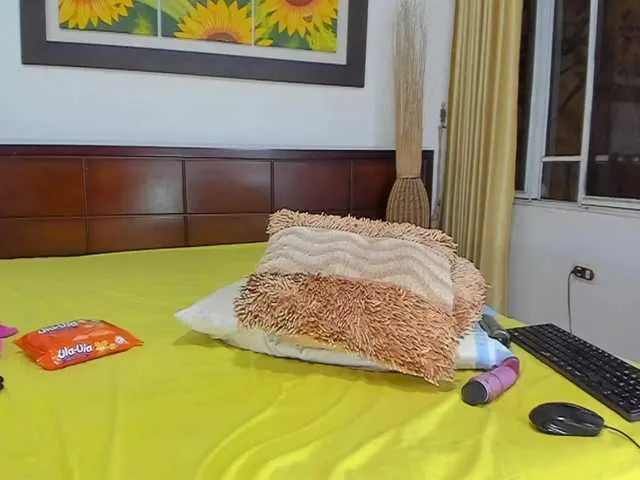 Live sex webcam photo for Perla-hott1 #273132626