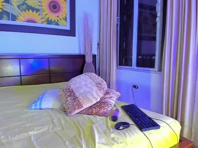 Live sex webcam photo for Perla-hott1 #273182849