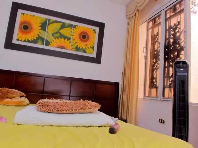 Live sex webcam photo for Perla-hott1 #273827446