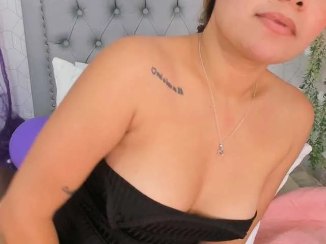 Live sex webcam photo for Perla-thompson #276614178