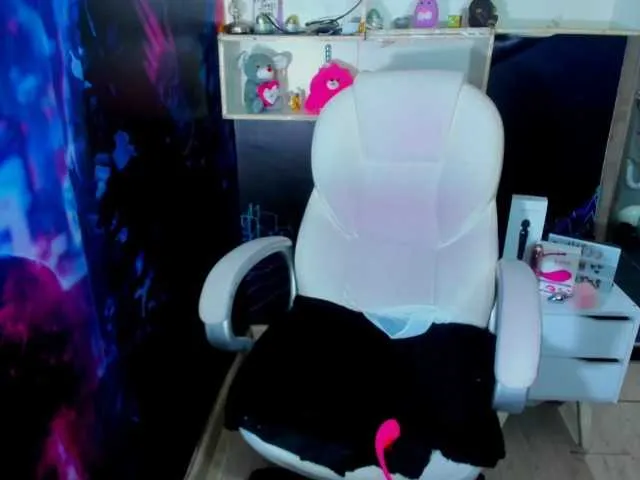 Live sex webcam photo for PerlaHotx #275549545