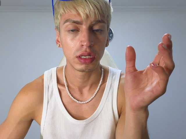 Live sex webcam photo for Persey- #277343855