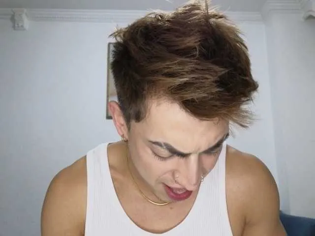 Live sex webcam photo for Persey- #289753315