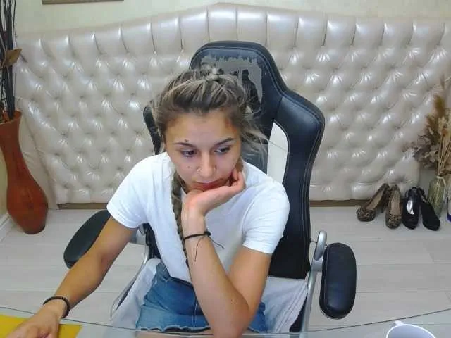 Live sex webcam photo for Pervertqueen #276248021