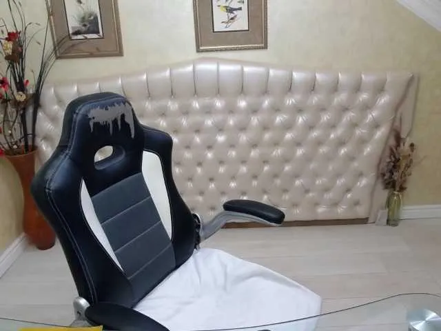 Live sex webcam photo for Pervertqueen #276429929