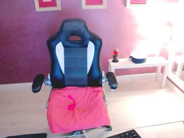 Live sex webcam photo for Pervertqueen #276852350