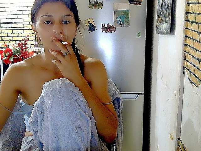 Live sex webcam photo for Pervertqueen #294115208