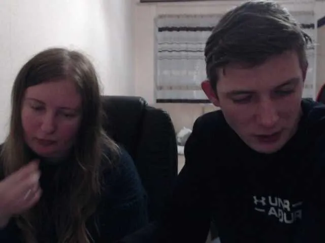 Live sex webcam photo for PeterAndJenda #272011119