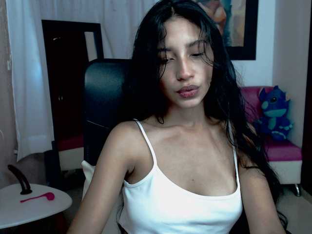 Live sex webcam photo for PetiteNaughty #272125046