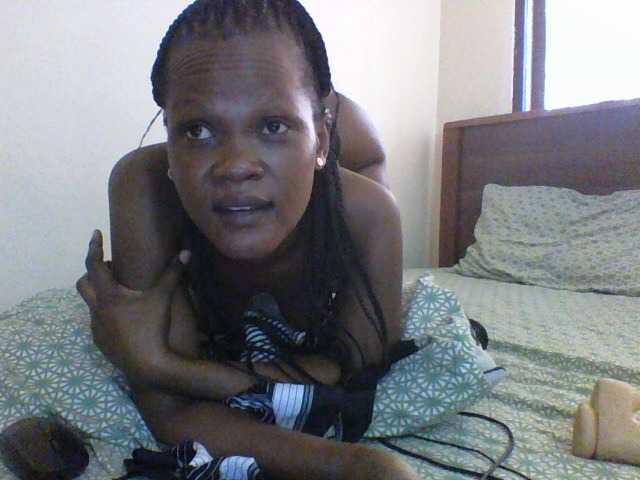 Live sex webcam photo for Petitecatte4 #290141878