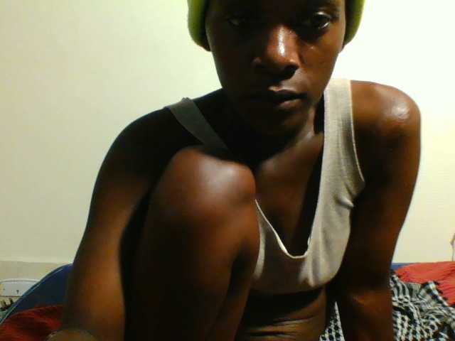 Live sex webcam photo for Petiteebony1 #292365162