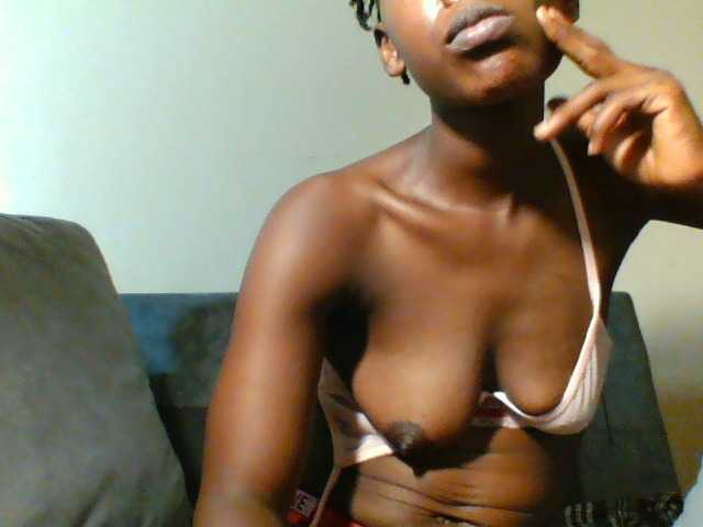 Live sex webcam photo for Petiteebony1 #292403176