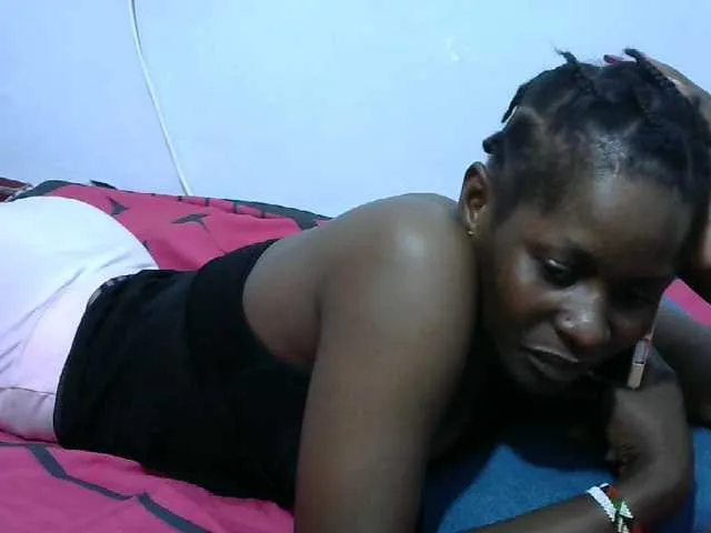 Live sex webcam photo for Petitegirly #290401631