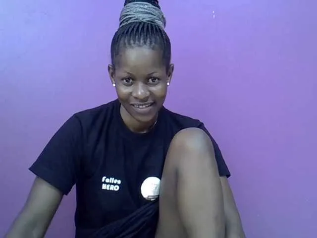 Live sex webcam photo for Petitegirly #291095461