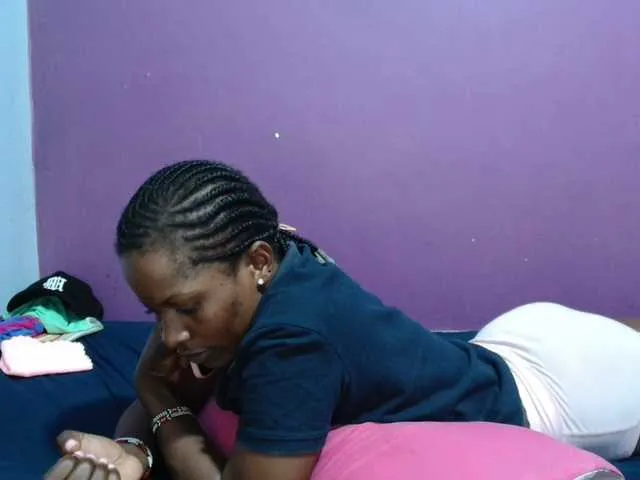 Live sex webcam photo for Petitegirly #291302334