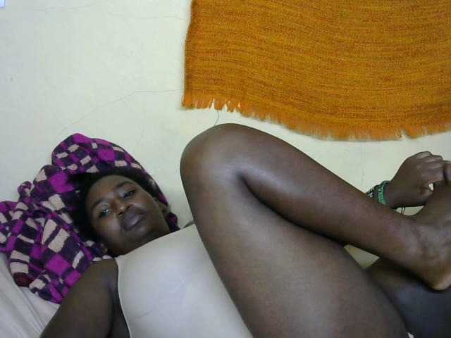 Live sex webcam photo for Petitetessy3 #277374624