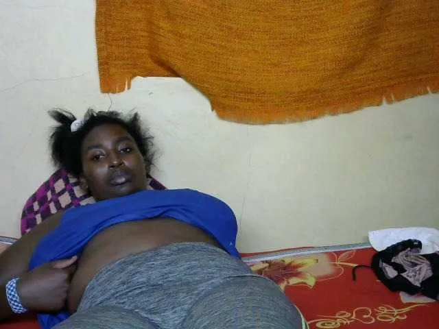 Live sex webcam photo for Petitetessy3 #277415662