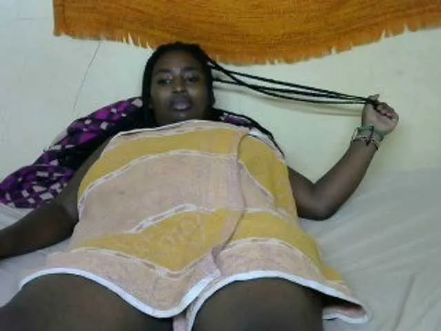 Live sex webcam photo for Petitetessy3 #277664362