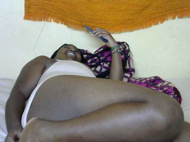 Live sex webcam photo for Petitetessy3 #277677839