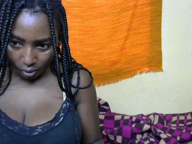 Live sex webcam photo for Petitetessy3 #277701737