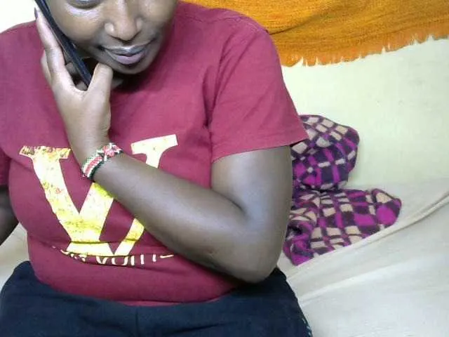 Live sex webcam photo for Petitetessy3 #277711595