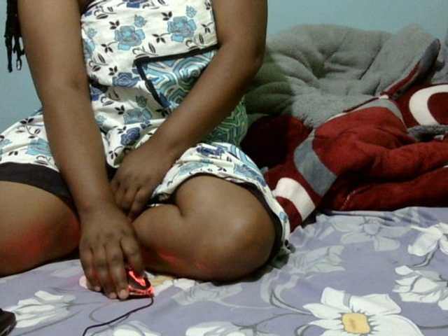 Live sex webcam photo for Petitetessy3 #290505950