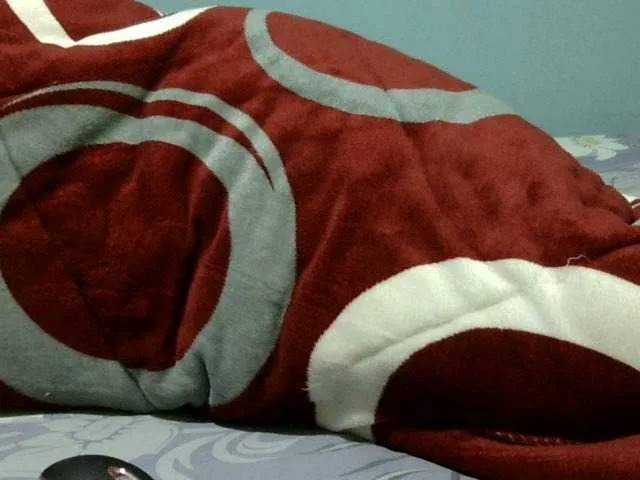 Live sex webcam photo for Petitetessy3 #290768246