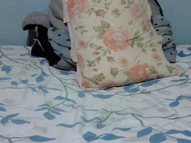 Live sex webcam photo for Petitetessy3 #290882601