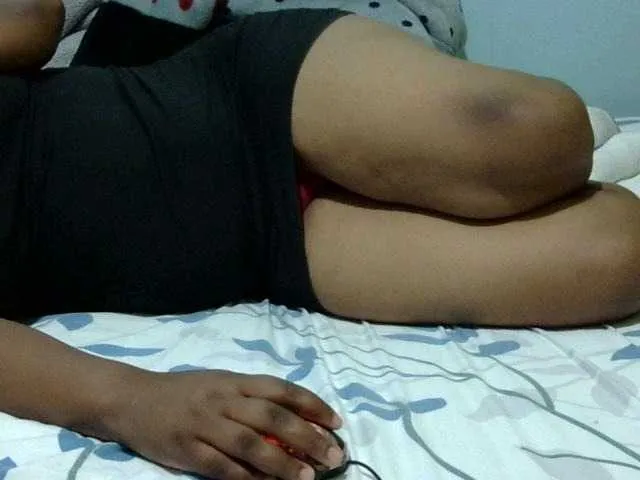 Live sex webcam photo for Petitetessy3 #291073250