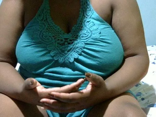 Live sex webcam photo for Petitetessy3 #293788319