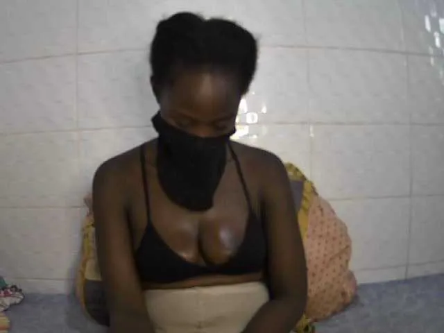 Live sex webcam photo for Pettite-Diofa #291464314