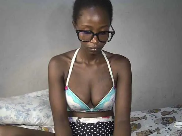 Live sex webcam photo for Pettite-Diofa #293579634