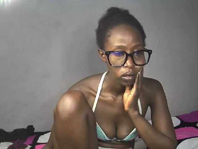 Live sex webcam photo for Pettite-Diofa #293580746