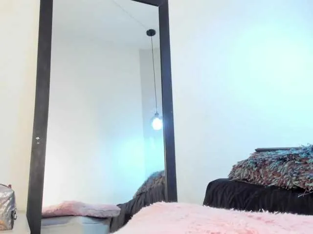 Live sex webcam photo for PhoenixClark #273271601