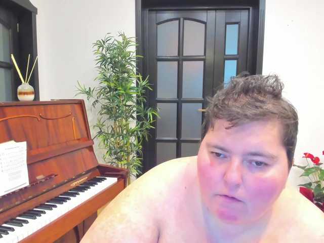 Live sex webcam photo for PianoClown #277352405