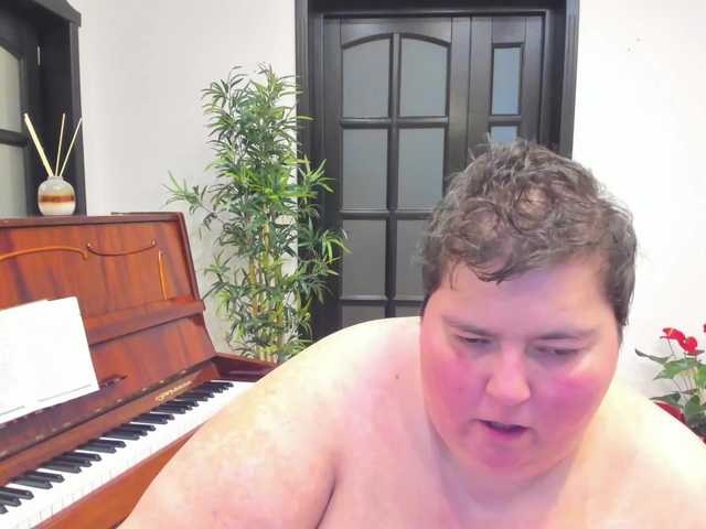 Live sex webcam photo for PianoClown #277357796