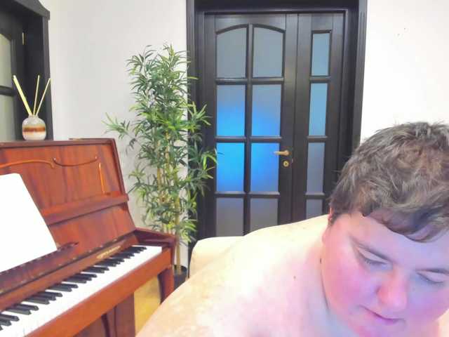 Live sex webcam photo for PianoClown #277364822