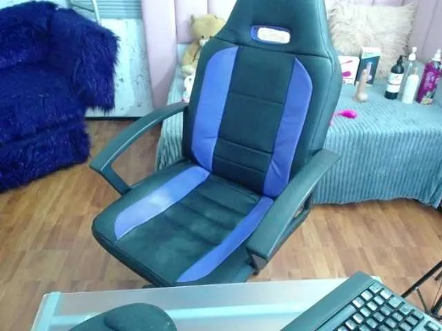 Live sex webcam photo for PielCanela- #276031659